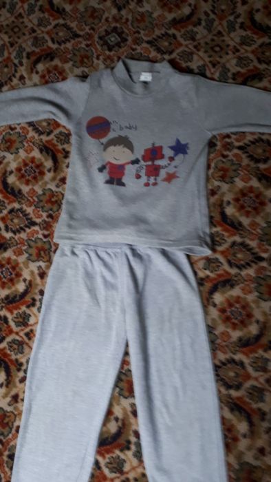 Dois conjuntos para desporto