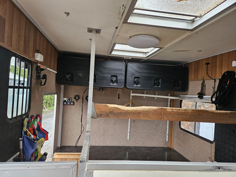 Sprzedam KONIOWOZ 3 konie