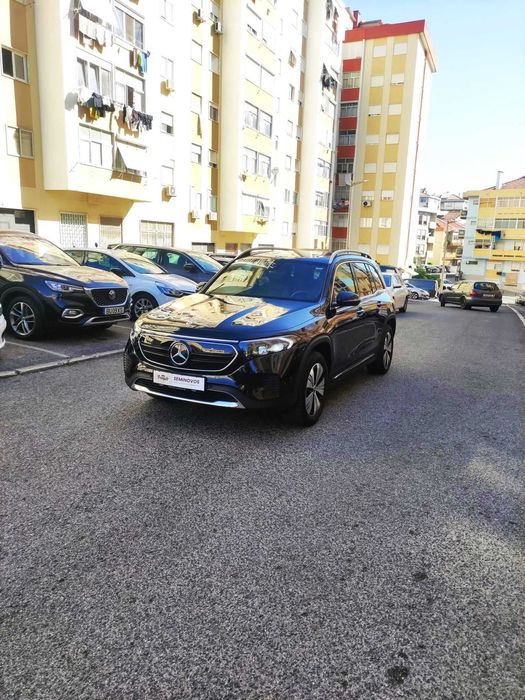 Mercedes-Benz EQB 250 – Electric Luxury SUV!