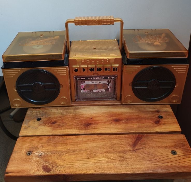 LOL remix музичний бумбокс з трьома ЛОЛ в різних музичних жанрах.