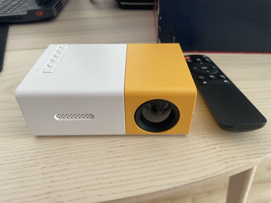 Mini projetor nunca usado!
