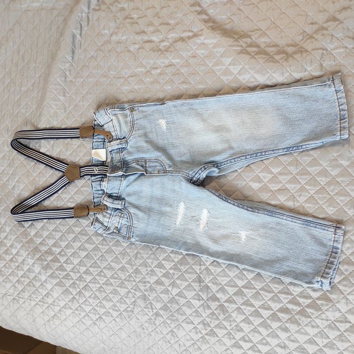 Roczek Zestaw elegancki spodnie jeansowe na szelkach i koszulobody