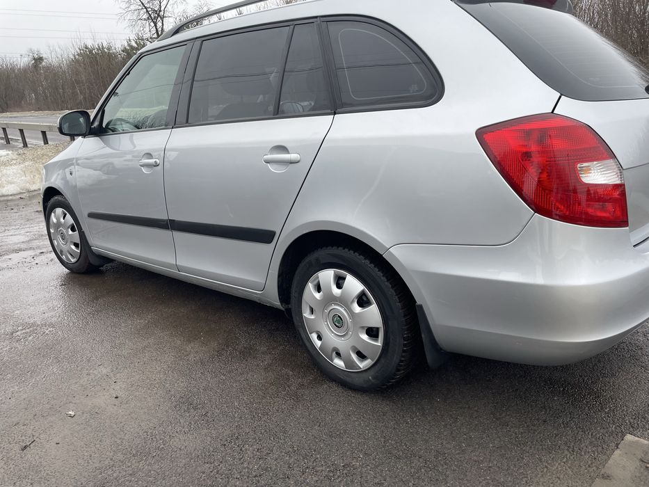 Автомобіль Шкода Фабія 2008року