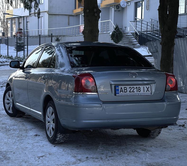 Авенсіс 1.8  газ автомат