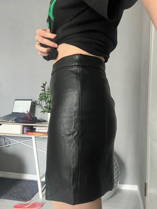 Спідниця кожана pull bear S