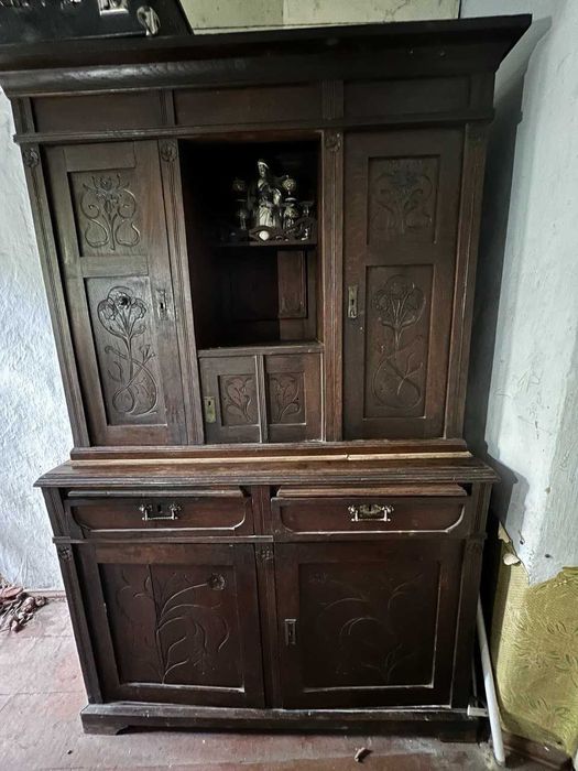 Антикварна шафа з різьбленням (початок XX століття, стиль модерн)