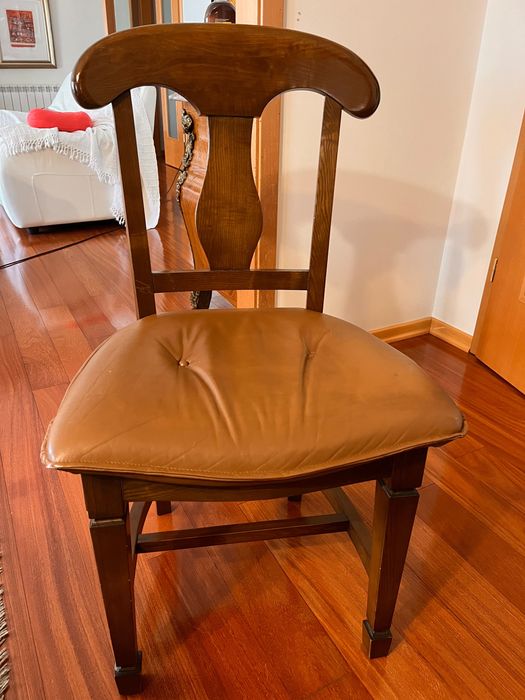 Cadeiras de madeira maciça