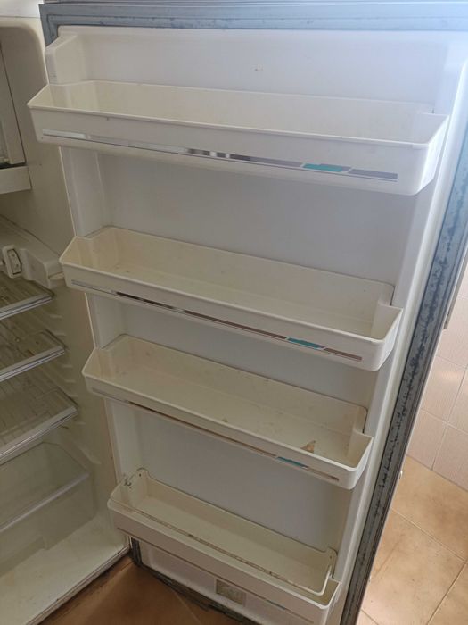 Máquina lavar roupa e frigorífico