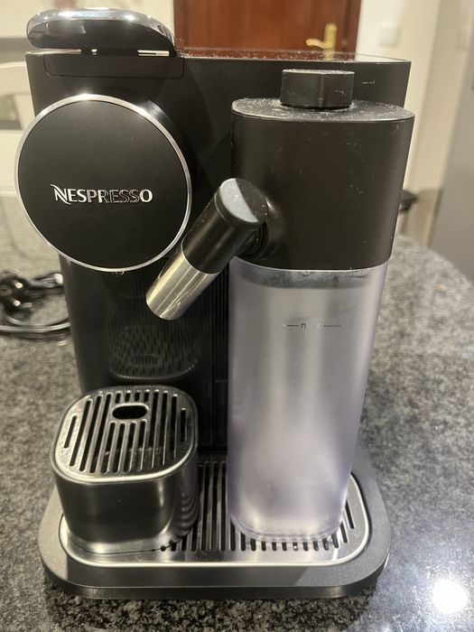 Maquina nespresso gran lattissima