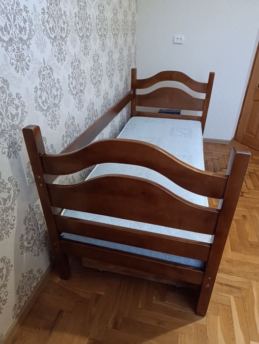 Комфортне ліжко 190х80 із шухлядами та матрацом