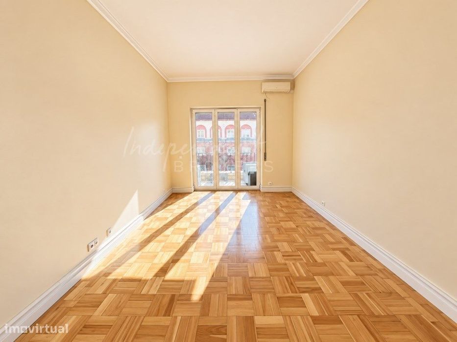 Apartamento T5 Para Arrendamento [Avenida António Augusto Aguiar]