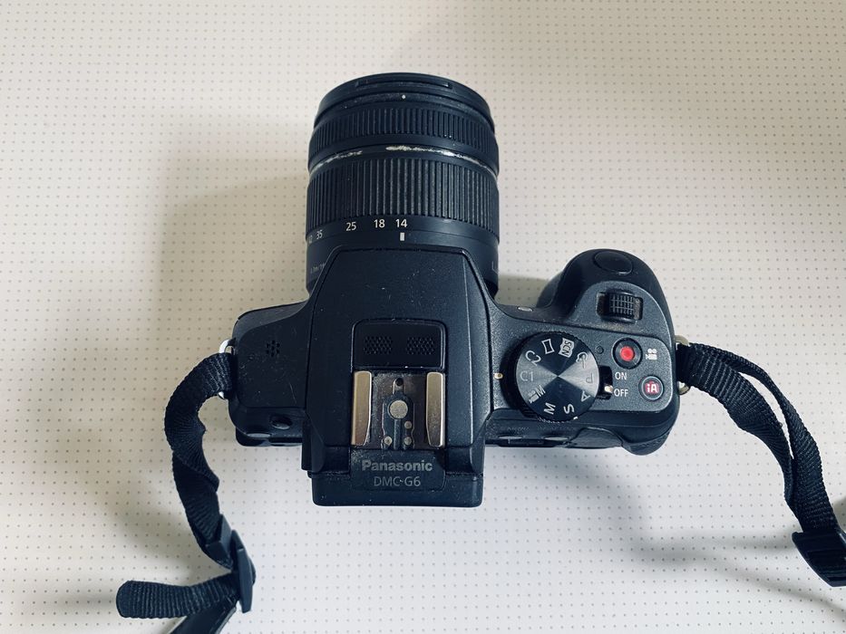 Panasonic Lumix G6 + Lente 14-42mm (Ecrã Rotativo / Wi-Fi)