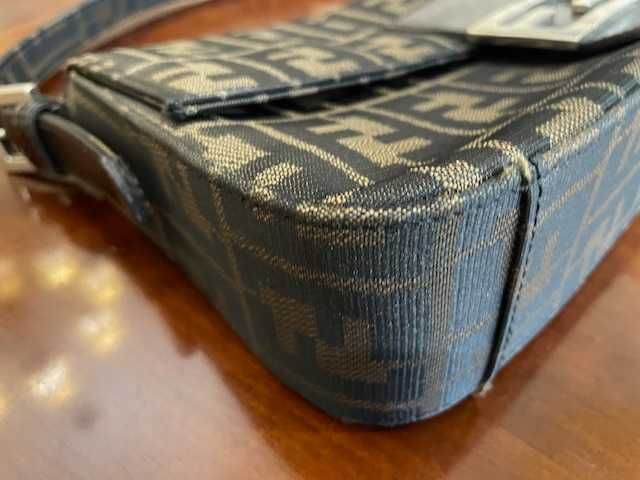 Mala Baguete Castanha com Ferragens Prateadas