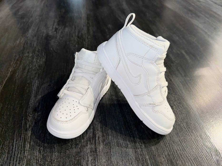 Шкіряні кросівки Nike Air Jordan 1 Mid, оригінал, р-р 27 уст 17 см