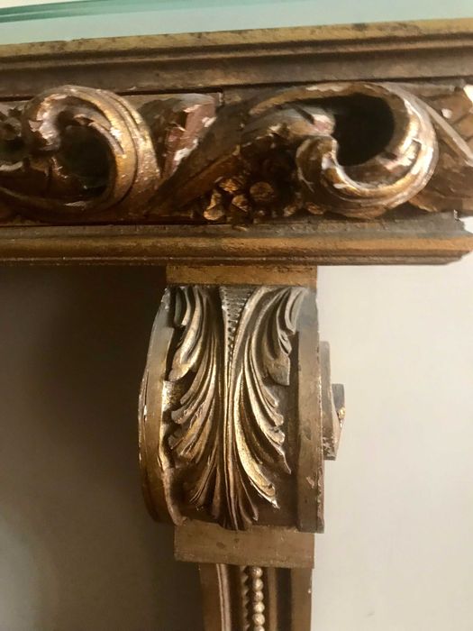 Credência Antiga em Talha Dourada com 3 gavetas.