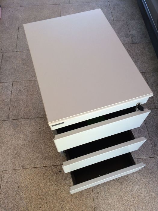 Módulo 4 gavetas com chave