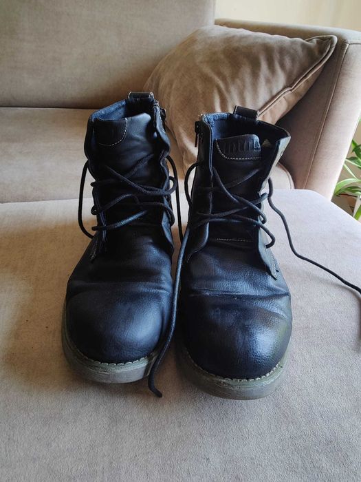 Botas Mustang tam. 43 em  bom estado