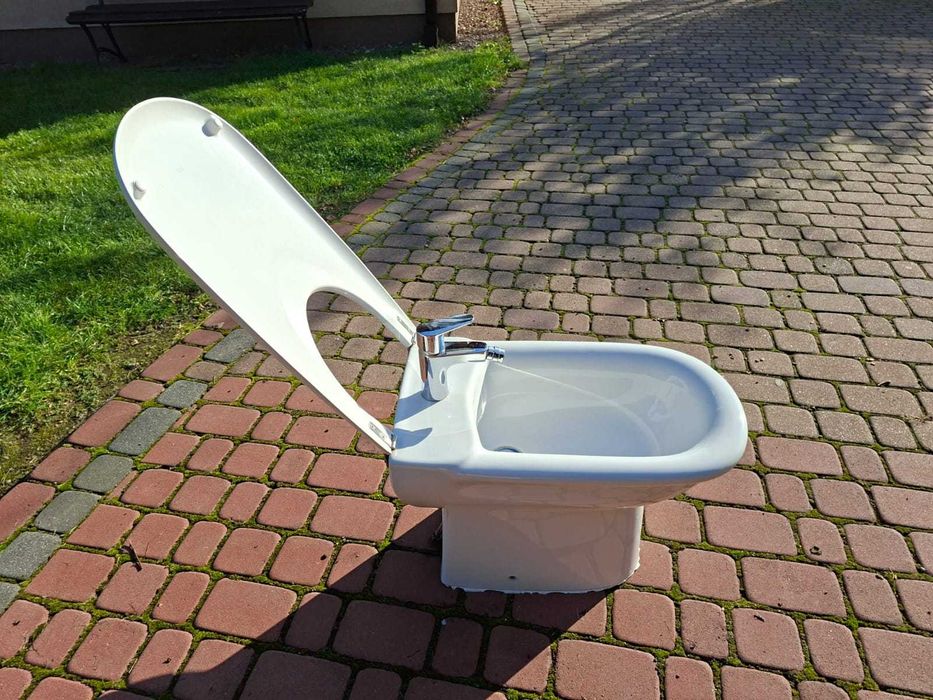 Bidet Roca z baterią Hansgrohe