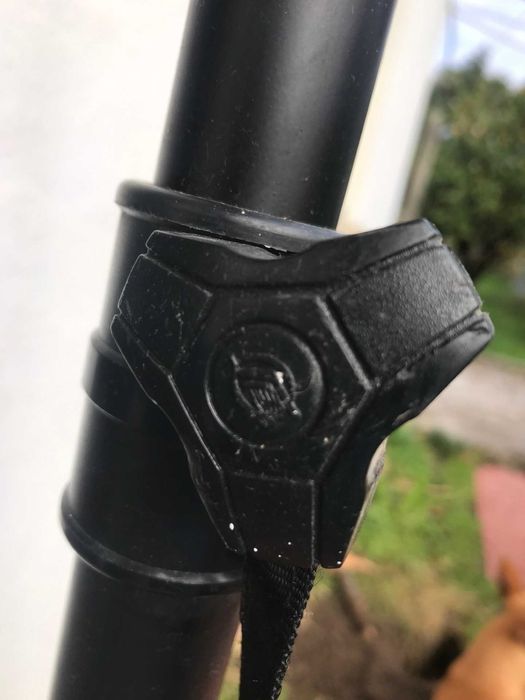 Tripés para colunas de som, 3 a venda e um para colocar luzes etc.