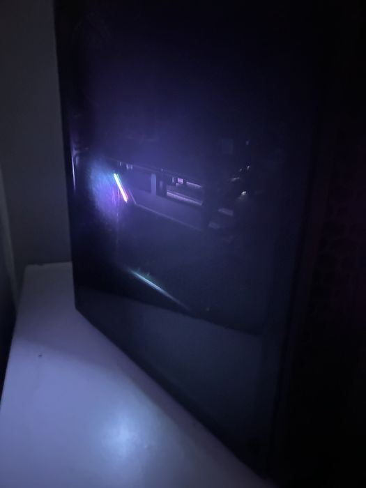 Gamingowy Komputer Stacjonarny i monitor