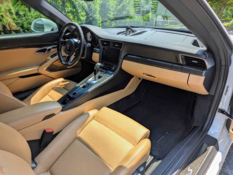 Porsche 911 Turbo S      2019