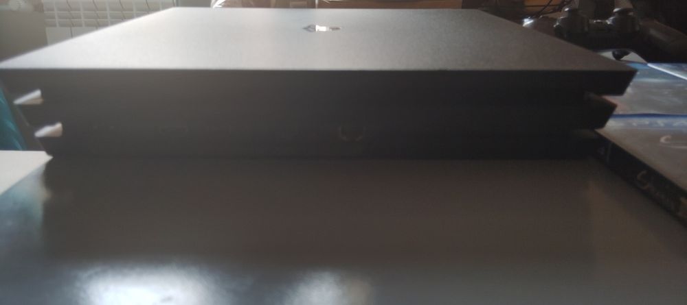 Sprzedam konsole Ps 4 Pro