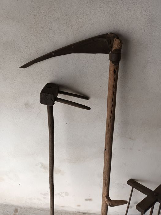 Várias alfaias e outros artigos