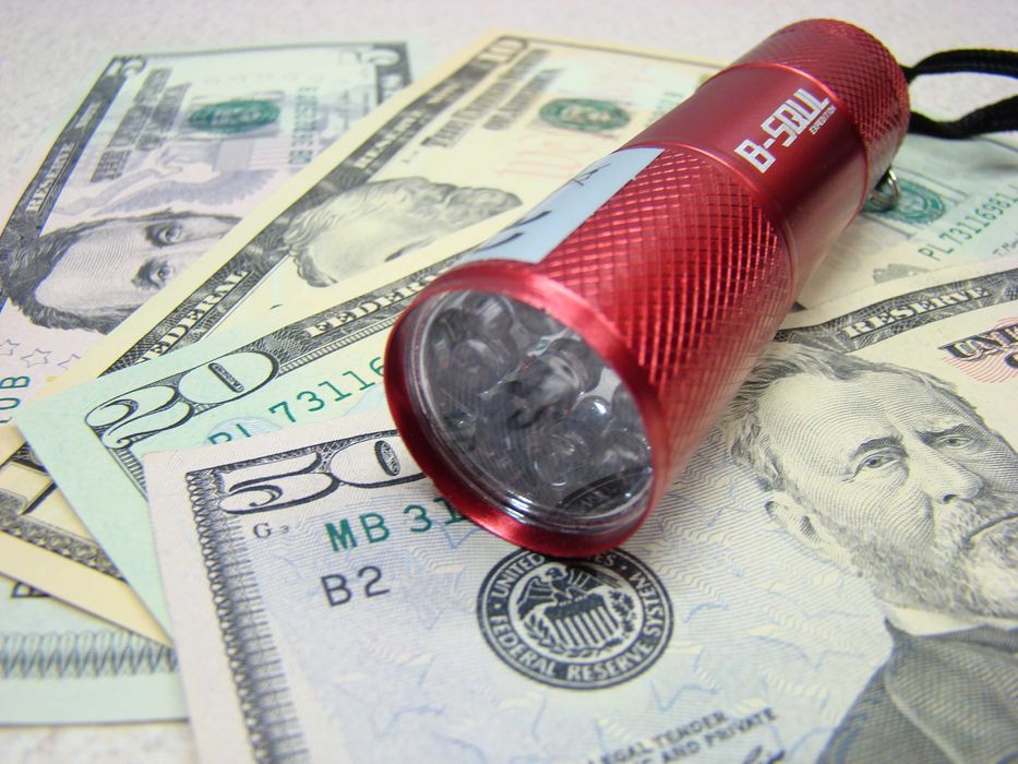 Latarka UV 9xLED taktyczna Tester banknotów bursztynu na 3 baterie AAA