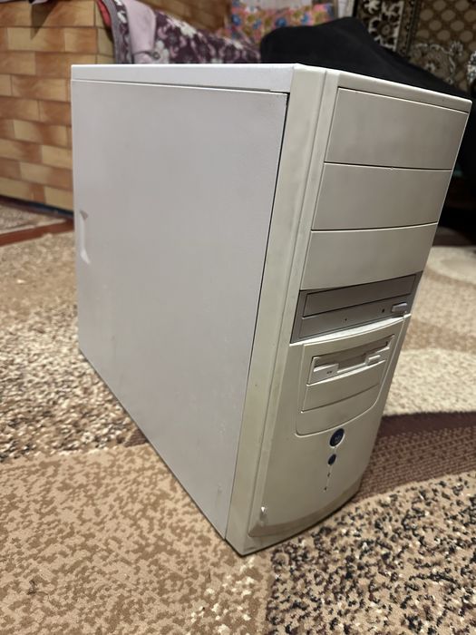 Системний блок  + клавіатура