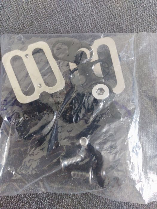 Bloki z blaszkami do pedałów butów kompatybilne SPD rowerowych Shimano