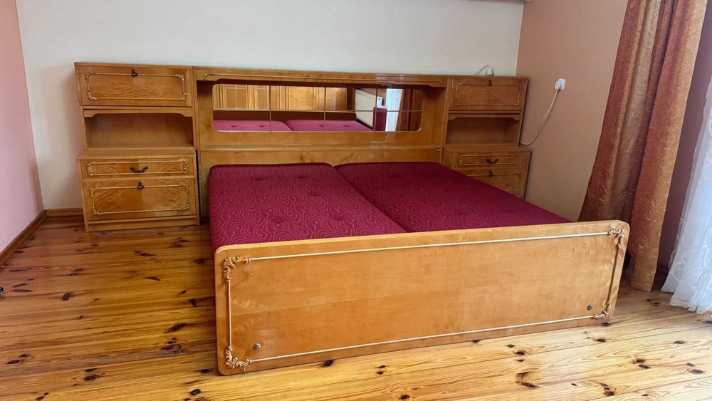 Duże łóżko ze schowkami, PRL, Czeczot, podświetlane