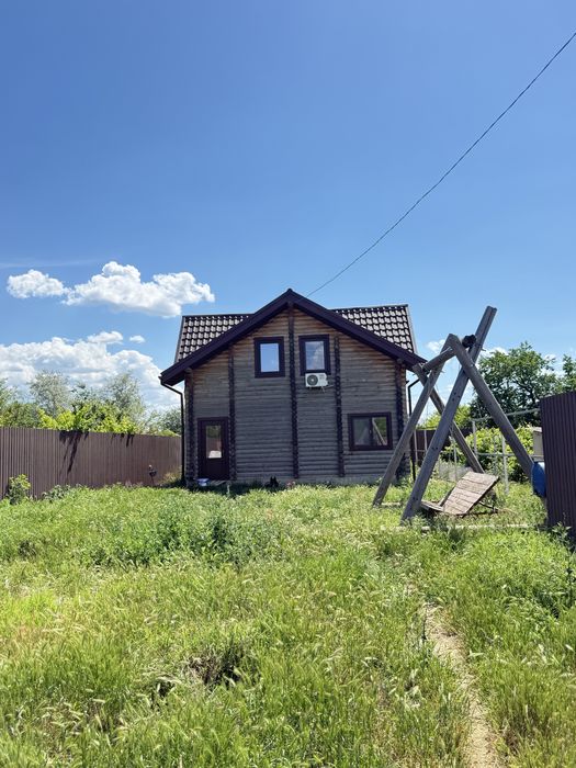 Продаеться двух этажный домик из сруба