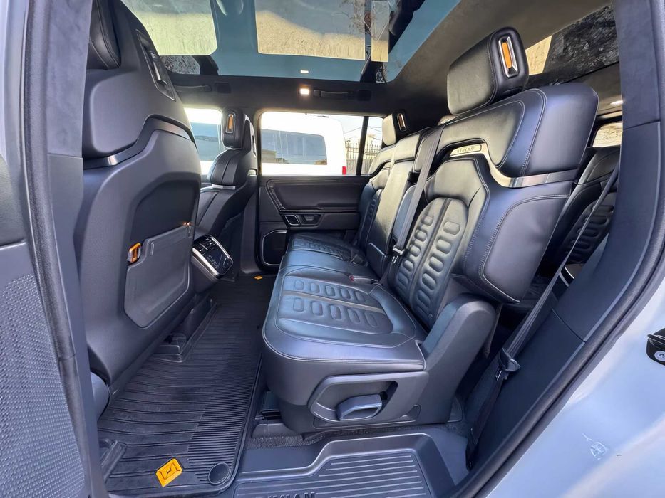 Rivian R1S      2022