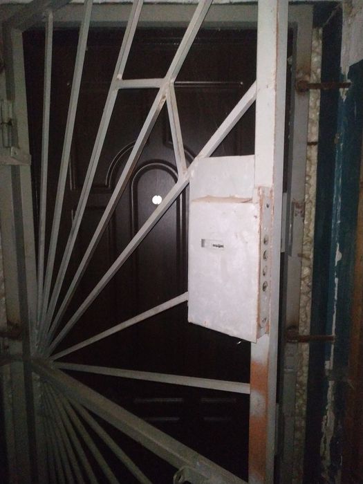 Свое нежилое помещение в жилом доме в центре.