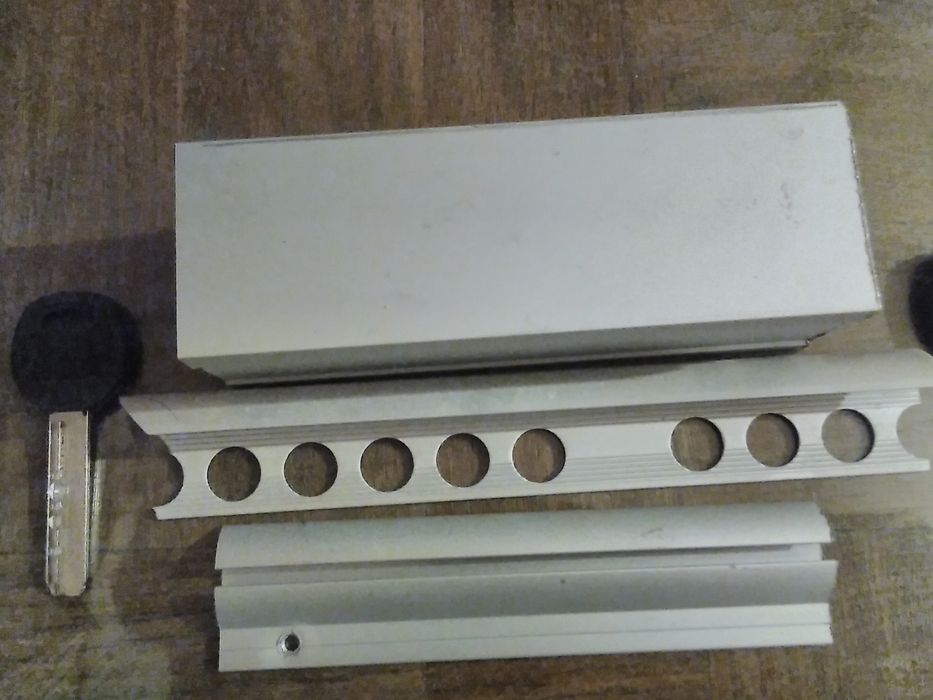 Остатки алюминиевого уголка и профиля