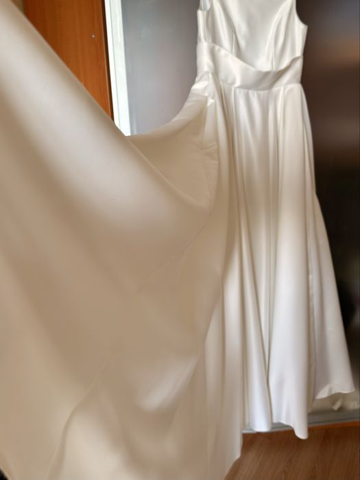 Весільна сукня з атласу, відкрита спина, корсет, розмір L