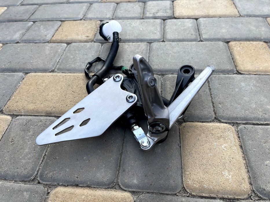 Лапка заднего тормоза, подножка, кронштейн, цилиндр Kawasaki Ninja