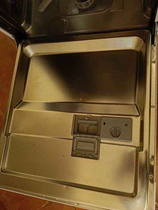 Máquina de Lavar a Loiça sem Cestos