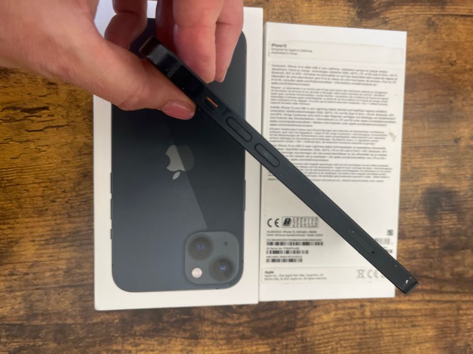 iPhone 13 128GB чорний ідеальний стан все рідне + чехол+ захісне скло нове