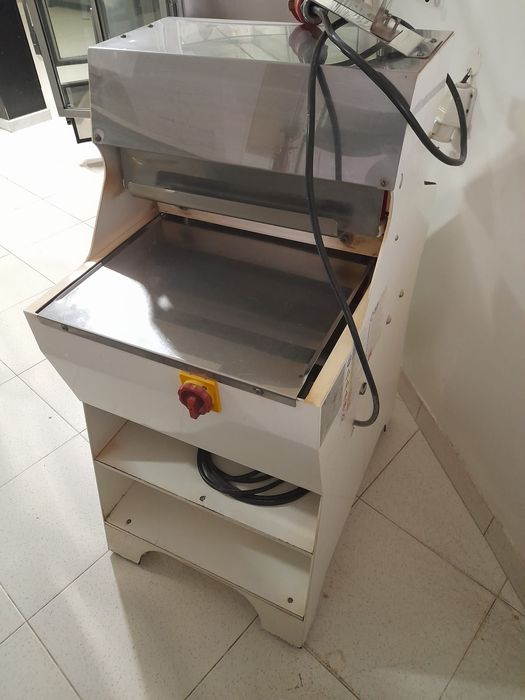 Fatiadora de Pão.- CPF (440mm) Ferneto