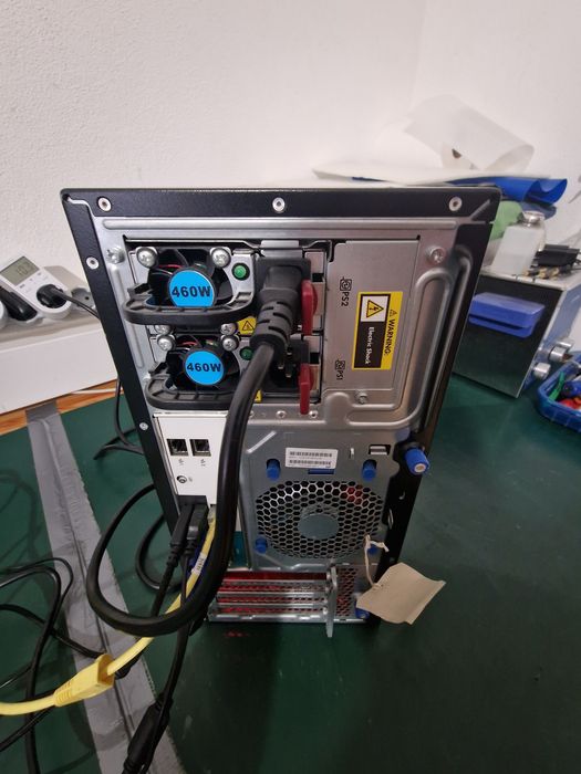 Servidor HP ProLiant ML310e Gen8 v2