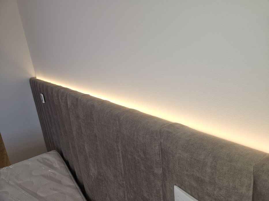 Cama com colchão e alçapão