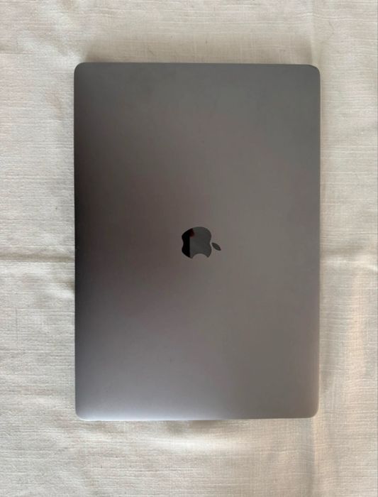 MacBook Pro com touchpad