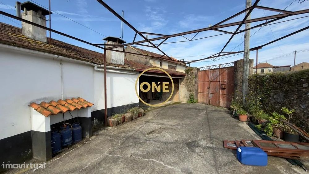 Moradia T3 em Oliveira de Azeméis para restauro