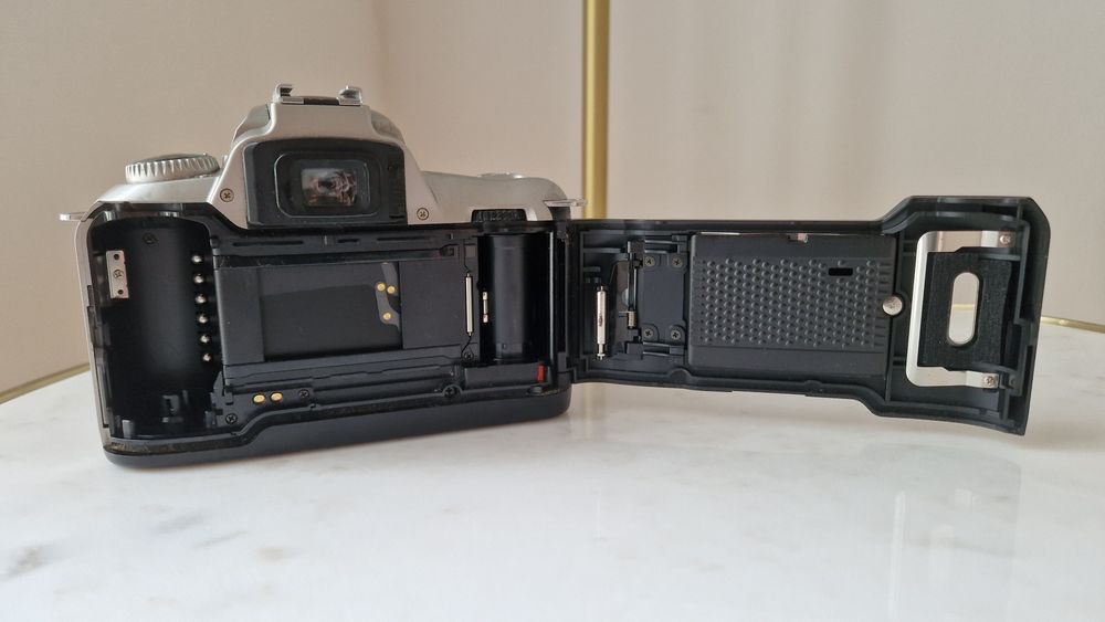 Nikon Analog Camera F5564738880186754123