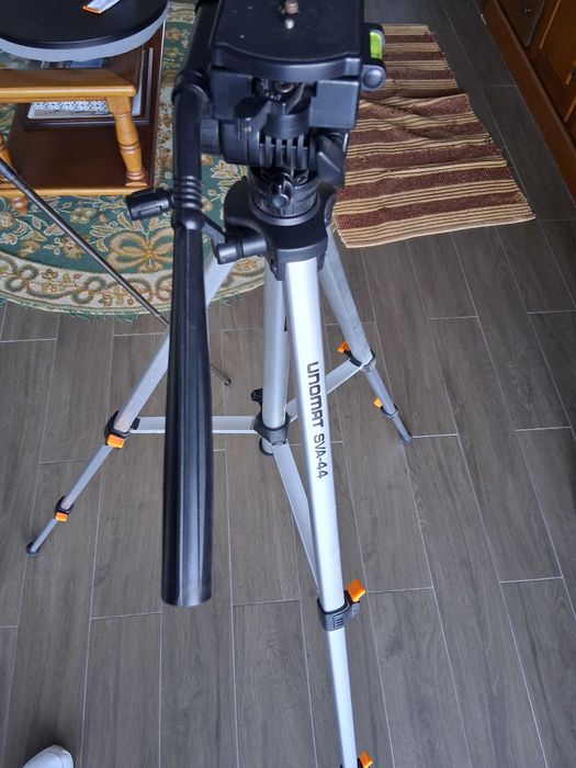 Tripés Unomat SVA 44 e Swallow, cabeças oscilantes e rotação de 360º