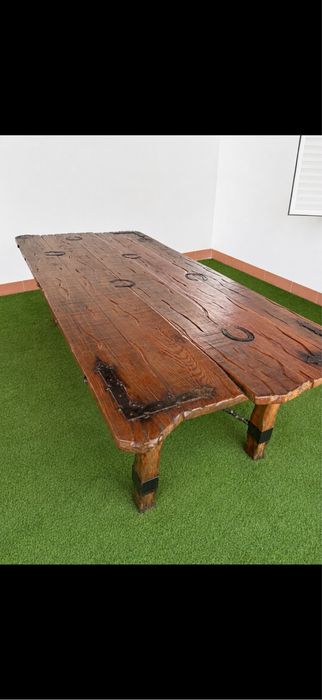 Mesa de madeira.