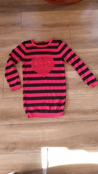 Sukienka sweterkowa tunika r. 122/128 cekiny