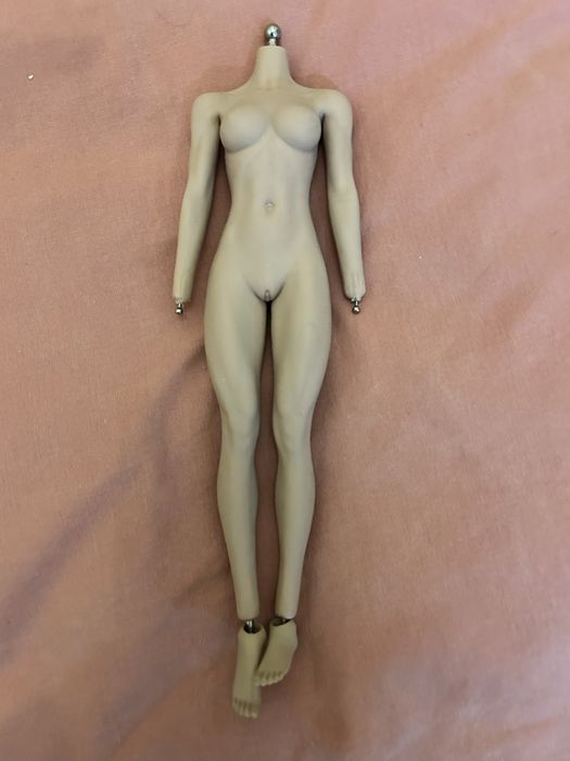 Boneca articulada de silecone