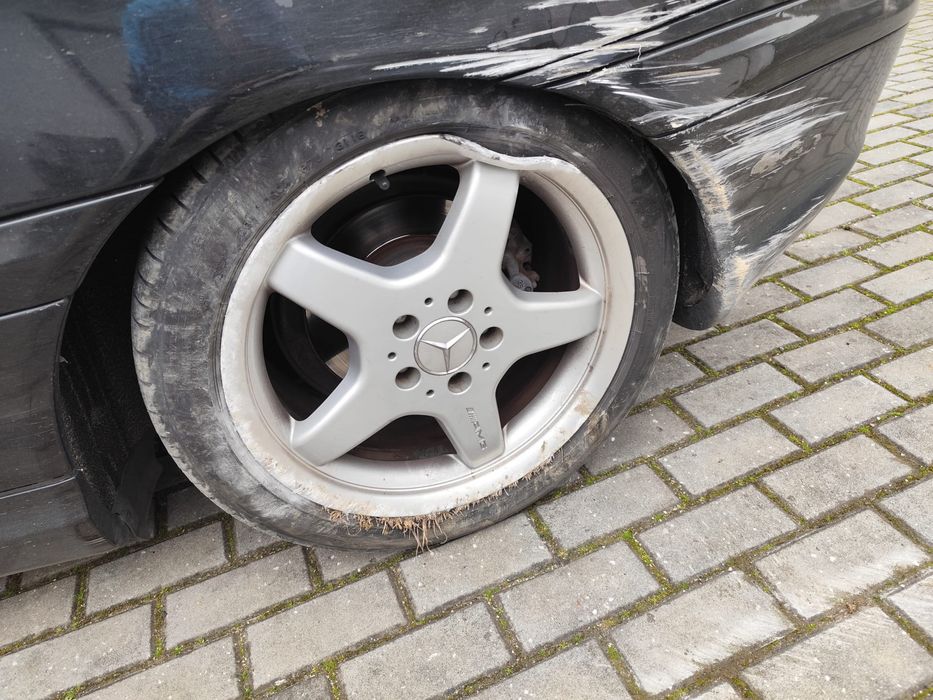 Mercedes c220 sportcoupe amg  (acidentado)